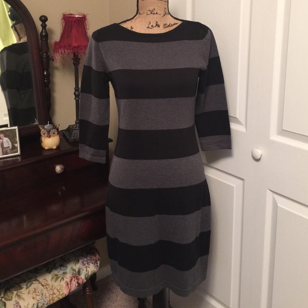 Beautiful NWOT Ellen Tracy Sweater Dress